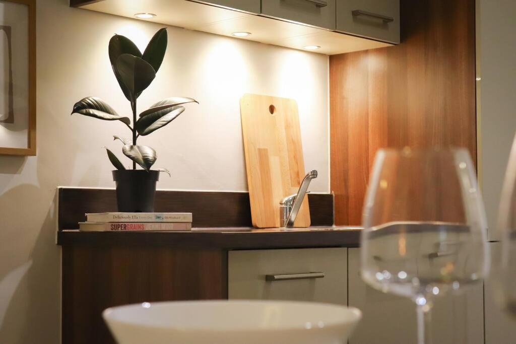 Luxurious Fully Equipped Cowley 1 Bed Apartment With Free Parking อ็อกซ์ฟอร์ด ภายนอก รูปภาพ
